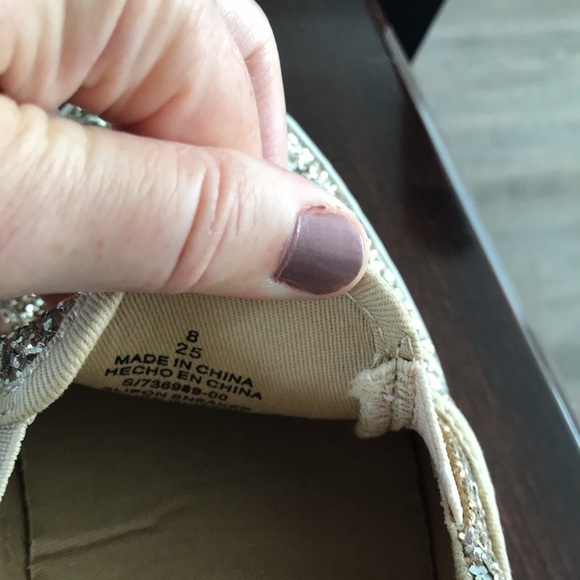 Old Navy gold glitter slip on shoes size 8 - Picture 8 of 9